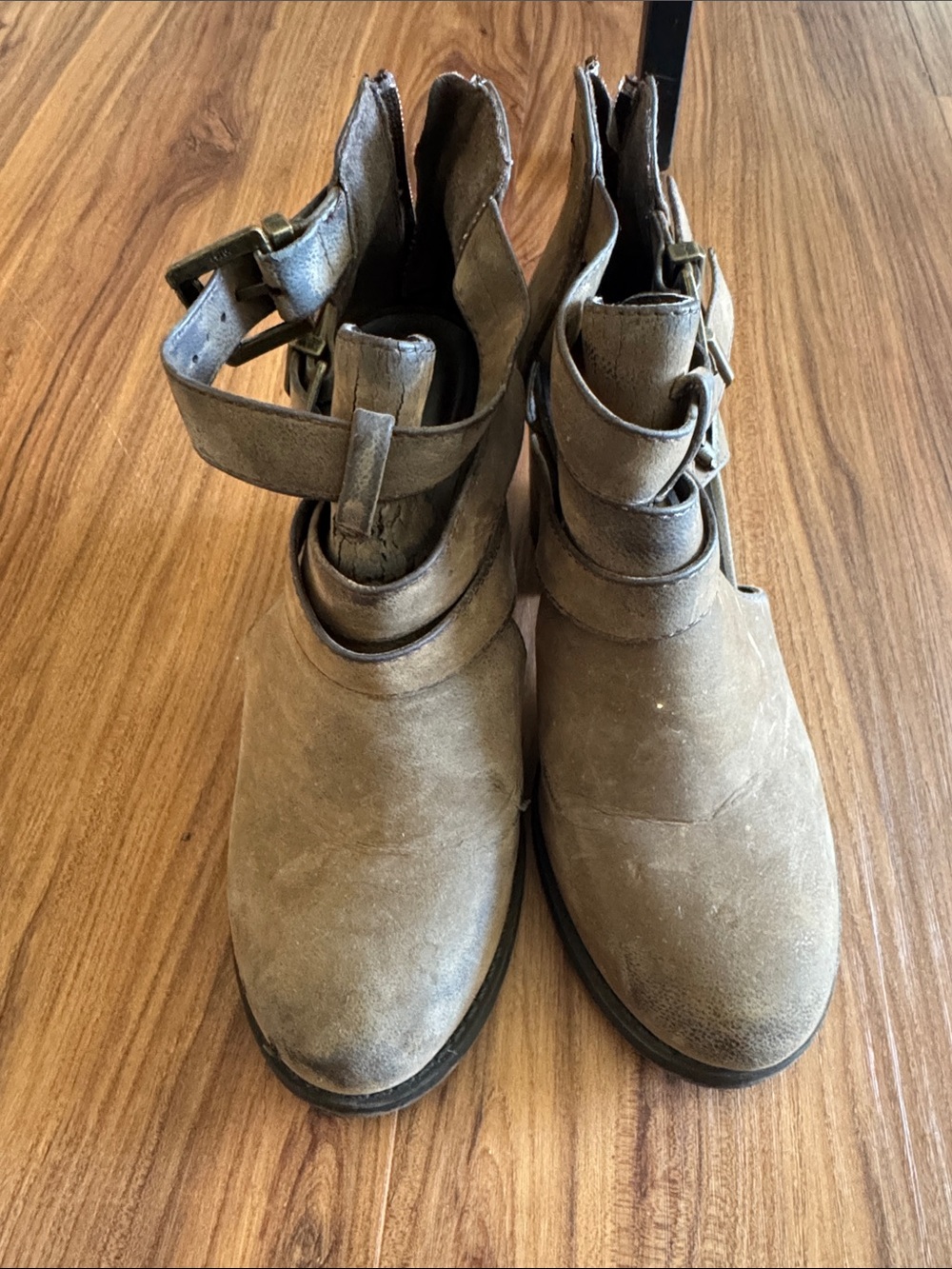 Women’s Ankle Strap Suede Booties in Taupe (5.5)